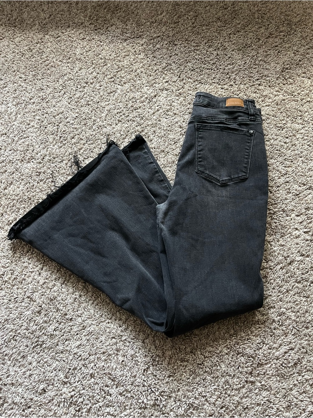 Judy Blue Women’s High Rise Black Denim Washed Fray Hem Flare Jeans Size 27
